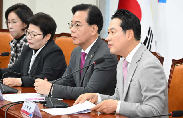 12·3 비상계엄 1주년…6개월 만에 언급량 '쑥'[데이터로 본 정치민심]