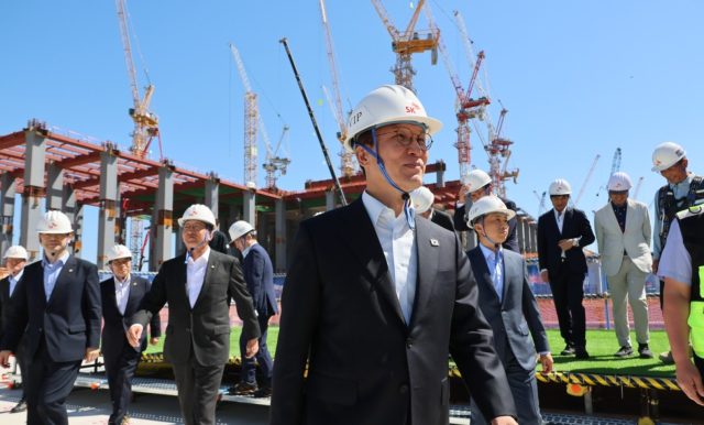 김민석 국무총리가 경기도 용인시 처인구 용인 반도체 클러스터 공사 현장을 찾아 진행 상황을 점검하고 있다. 연합뉴스
