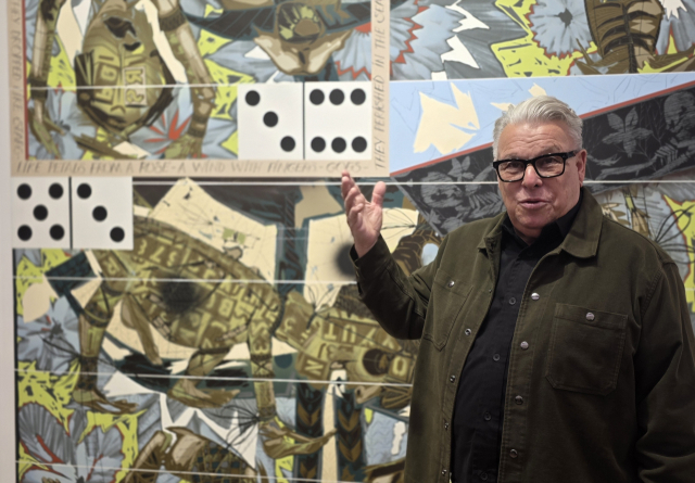 래리 피트먼이 지난달 6일 서울 용산구 리만머핀에서 자신의 작품 ‘카프리초스 #8’에 대해 설명하고 있다. 김경미 기자