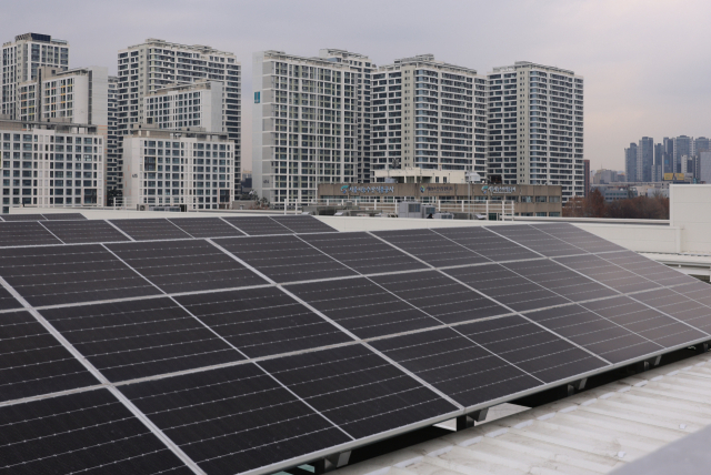 가락시장 옥상에 태양광 패널이 설치돼있다. 연합뉴스