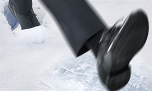 "주머니에 찔러 넣은 손 당장 빼세요"…빙판길서 꽈당하면 진짜 위험한 이유가 [건강UP]