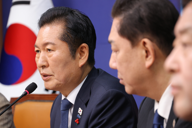 정청래 더불어민주당 대표가 8일 서울 여의도 국회에서 열린 최고위원회의에서 발언하고 있다. 연합뉴스