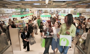 "누가 한국에서 명품 사?"…외국인 관광객 다이소·올리브영만 가더니 결국