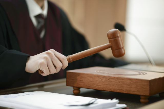 연락처 있는데도 공시송달…대법 “궐석 재판 안 돼”