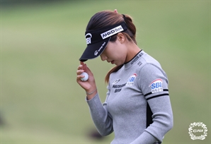 끝내 폭우로 ‘90홀→72홀’로 축소된 ‘지옥의 Q시리즈’…이동은 4위, 이정은6 27위, 방신실 94위