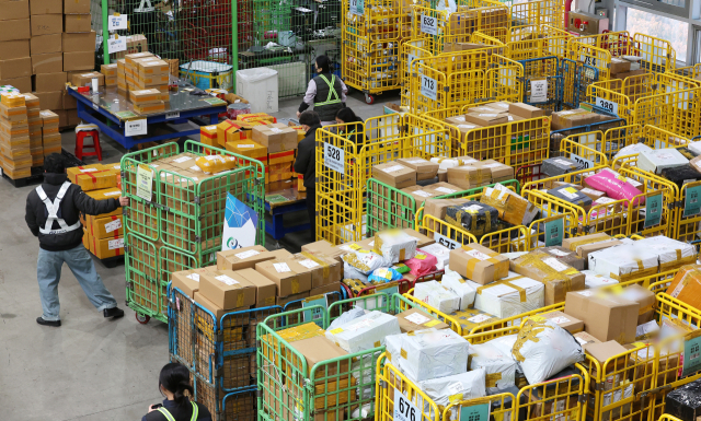"번호 다른데요?" 쿠팡 사태, 세관에 불똥…블프 직구까지 겹쳐 통관 ‘마비’