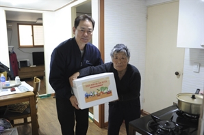 송년회 대신 '김장 봉사'… 오리엔트그룹, 본사 인근 취약계층에 김치 나눔