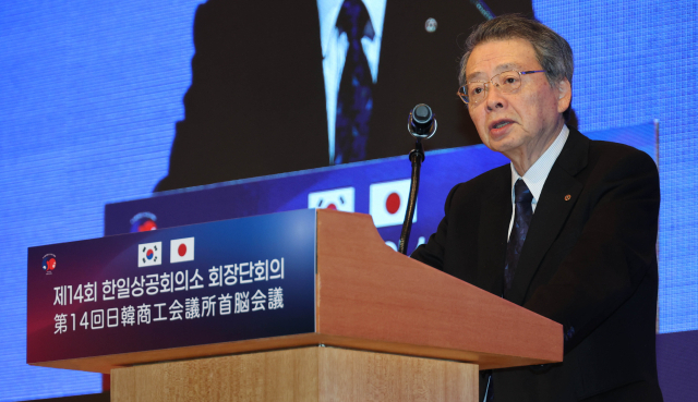 고바야시 켄 일본상의 회장이 8일 제주 신라호텔에서 열린 제14회 한일 상의 회장단 회의에서 개회사를 하고 있다. 연합뉴스