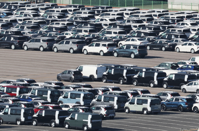 1일 경기도 평택항에 수출용 자동차가 세워져 있는 모습. 연합뉴스