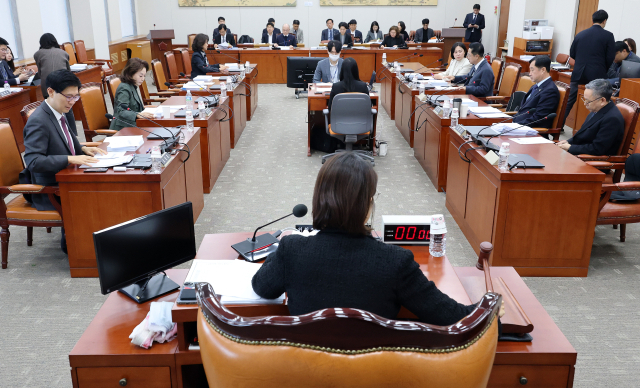 '4세·7세 고시' 금지법, 국회 교육위 소위 통과