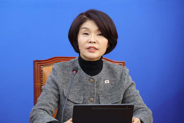 원내대책회의 발언하는 더불어민주당 한정애 정책위의장 (서울=연합뉴스) 황광모 기자 = 더불어민주당 한정애 정책위의장이 9일 서울 여의도 국회에서 열린 원내대책회의에서 발언하고 있다. 2025.12.9 hkmpooh@yna.co.kr (끝) <저작권자(c) 연합뉴스, 무단 전재-재배포, AI 학습 및 활용 금지>