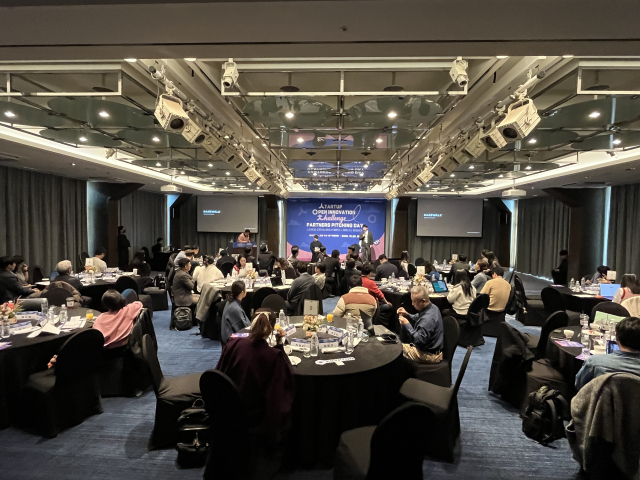 8일 파라다이스호텔 부산에서 14개 스타트업과 대·중견·중소기업 등이 참여한 ‘스타트업 오픈이노베이션 챌린지×파트너스 피칭데이’가 열리고 있다. 사진제공=부산창조경제혁신센터