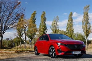 전동화 기술을 더해 더욱 쾌적한 주행을 보장하다 - 푸조 308 스마트 하이브리드[별별시승]