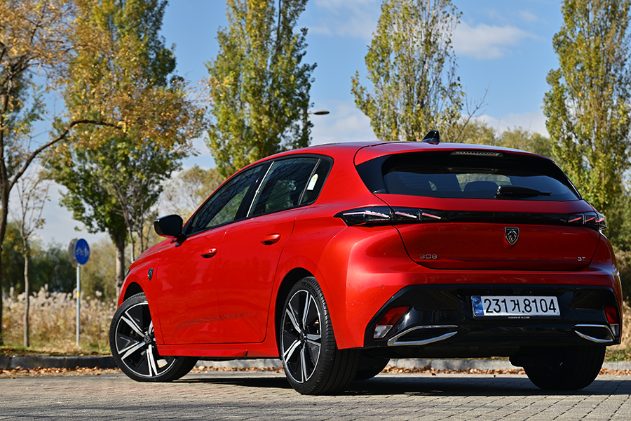 푸조 308 스마트 하이브리드. 사진: 김학수 기자