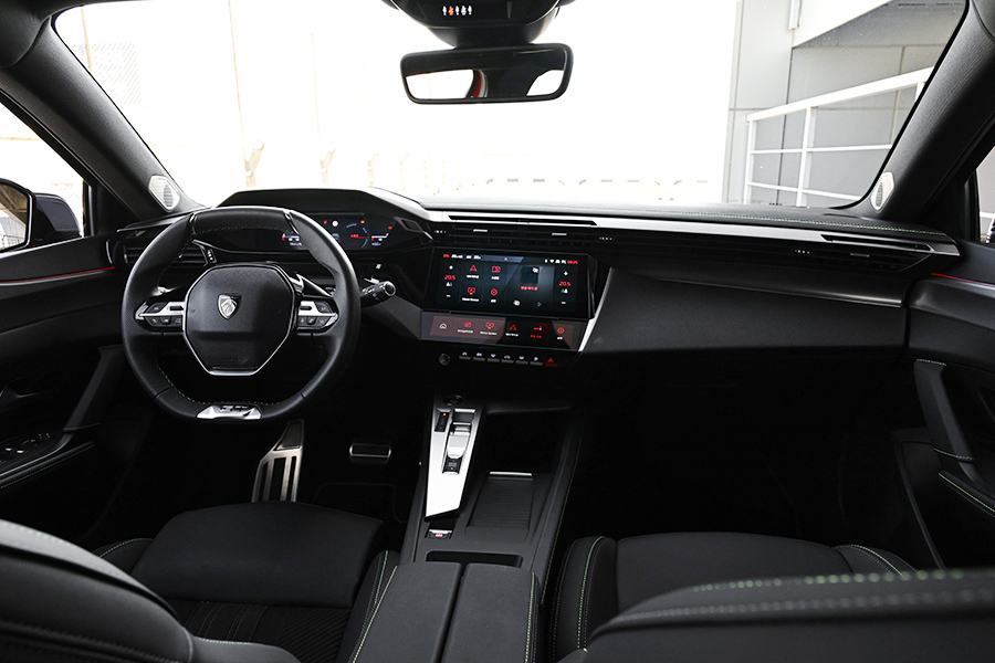 푸조 308 스마트 하이브리드. 사진: 김학수 기자