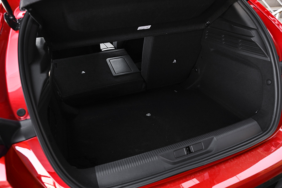 푸조 308 스마트 하이브리드. 사진: 김학수 기자