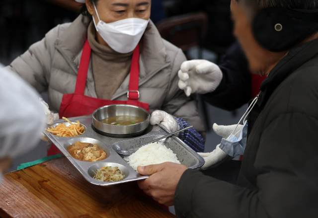 1인 가구 800만 시대… “유튜브가 유일한 여가”