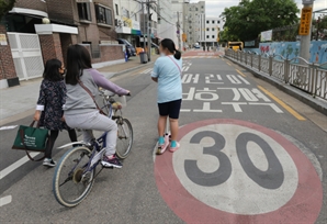 스쿨존서 시속 23km 운전했다 감방행…'민식이법' 통과 후 6년, 뭐가 달라졌나 [오늘의 그날]