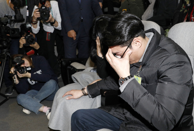 2019년 12월 10일 김군 부모가 서울 여의도 국회 본회의에서 도로교통법 개정안(민식이법) 통과를 지켜보고 있다. 뉴스1