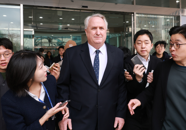 [속보] 국민의힘 인요한, 의원직 사퇴 표명…"정치, 흑백·진영 논리 벗어나야"