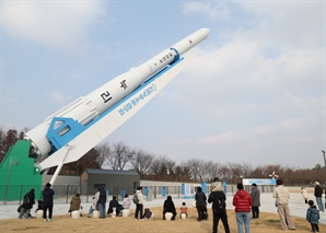 누리호 발사로 열린 민간 우주시장…방산 중기, 신성장동력 부상