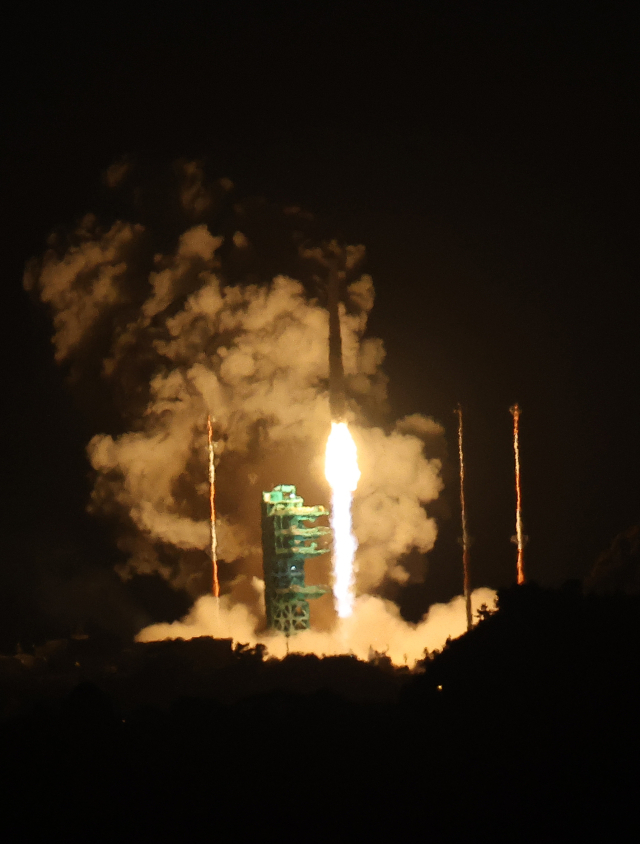 누리호 발사로 열린 민간 우주시장…방산 중기, 신성장동력 부상