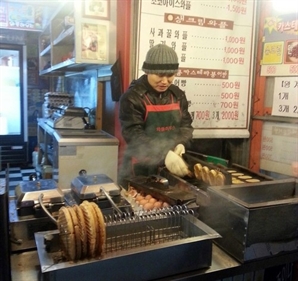 "매일 1만원씩 365만원 모았어요"…붕어빵 아저씨 14년째 기부 '폭풍 감동'
