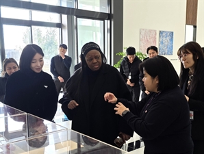 세계적 메이크업 아티스트 팻 맥그라스, 씨앤씨인터내셔널 방문