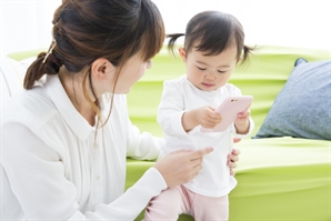 "여보, 우리 애 스마트폰 당장 없애자"…소아과학계 섬뜩한 경고, 뭐길래?