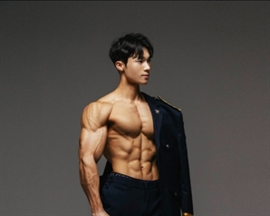 "새벽 4시 유산소, 퇴근 후엔 웨이트"…제복 벗은 경찰들, '몸짱 달력' 나왔다