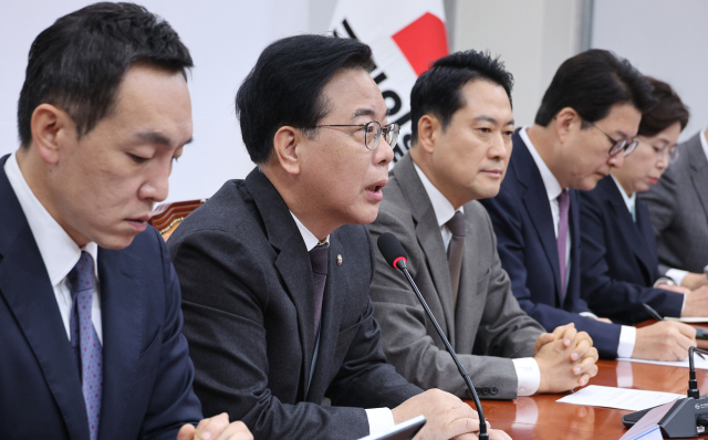 송언석 국민의힘 원내대표가 11일 서울 여의도 국회에서 열린 최고위원회의에서 발언하고 있다. 뉴스1