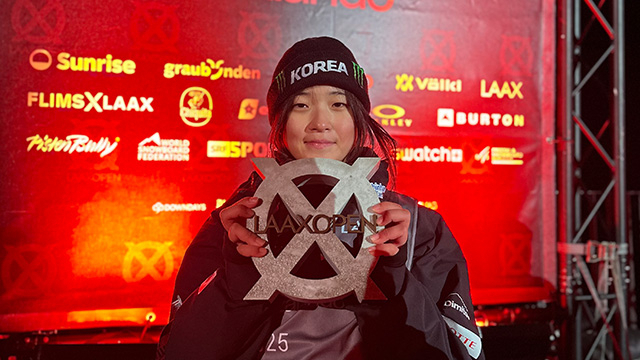 '한국 女 스노보드 간판' 최가온, 스노보드 월드컵 여자 하프파이프 예선 1위