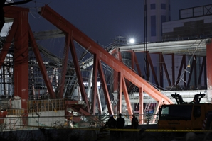 [속보] 소방당국 "광주대표도서관 2번째 매몰자 구조…매몰자 2명 남아"