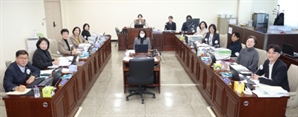 밥 값 싸움에 멈춘 3.4조 예산안 심사…민낯 드러낸 고양시의회