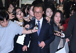 정국 흔드는 '통일교 게이트'…野 "특검하자" 역공