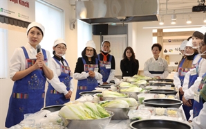 金여사 ‘마을 재건’ 쌍샘교회 방문…“상생의 현장”